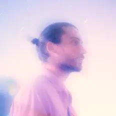 收听 Superdream、观看音乐视频、阅读小传、查看巡演日期等 ！