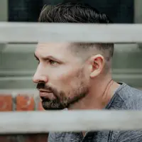 Écoutez undefined, regardez des vidéoclips, lisez la biographie, consultez les dates de tournée et plus encore !