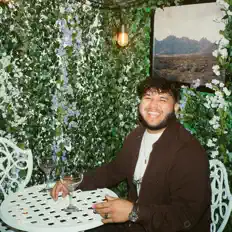 Kollin Reynolds dinle, müzik videolarını izle, biyografisini oku, tur tarihlerini ve daha fazlasını gör!