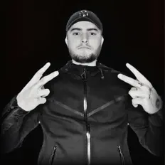 JPM dinle, müzik videolarını izle, biyografisini oku, tur tarihlerini ve daha fazlasını gör!