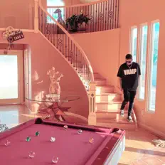 Hör dir youngsaucyjayy an, schau dir Musikvideos an, lies die Biografie, finde Tourdaten und mehr!