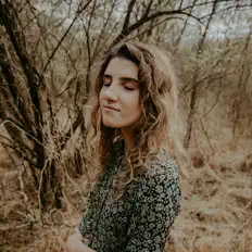 聆聽 Megan Brown、觀看音樂影片、閱讀小傳、查看巡演日期等！