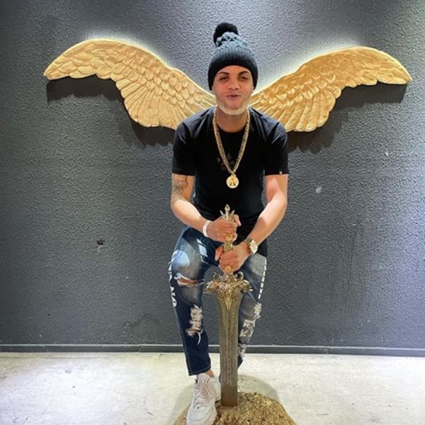 MC JAJAU (TODO DIA ELA PULA, VAI DESCENDO) (feat. Mc Jajau)