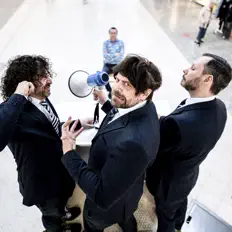 Poslechněte si interpreta Chris Grey & The BlueSpand, sledujte hudební videa, přečtěte si životopis, podívejte se na data turné a další informace.