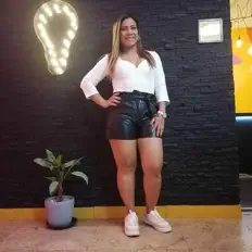 Catherineを聴いたり、ミュージックビデオを鑑賞したり、経歴やツアー日程などを確認したりしましょう！