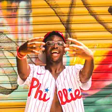 Lil Jaydo सुनें, म्यूज़िक वीडियो देखें, बायो पढ़ें, दौरे की तारीखें और बहुत कुछ देखें!