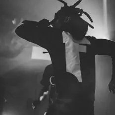 聆聽 Lo' Kuntry、觀看音樂影片、閱讀小傳、查看巡演日期等！