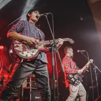 Escucha a undefined, mira videos musicales, lee su biografía, consulta las fechas de las gira y más.