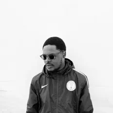 聆聽 Izö、觀看音樂影片、閱讀小傳、查看巡演日期等！