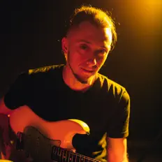 Poslechněte si interpreta Sergey Golovin, sledujte hudební videa, přečtěte si životopis, podívejte se na data turné a další informace.