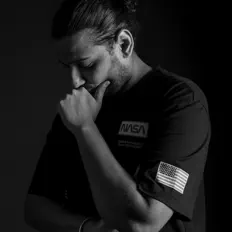 Poslechněte si interpreta Asura, sledujte hudební videa, přečtěte si životopis, podívejte se na data turné a další informace.