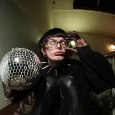 Ascolta Nakuc', guarda video musicali, leggi la biografia, vedi le date del tour & altro!