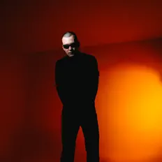 Poslechněte si interpreta RANITSMUSIC, sledujte hudební videa, přečtěte si životopis, podívejte se na data turné a další informace.