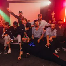 Dengarkan kollektiv22, tonton video musik, baca bio, lihat tanggal tur & lainnya!