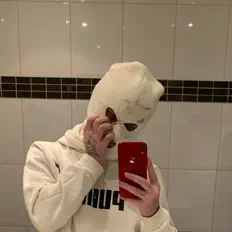 Ouça Roses Gacy, assista a videoclipes, leia a biografia, veja as datas das turnês e mais!