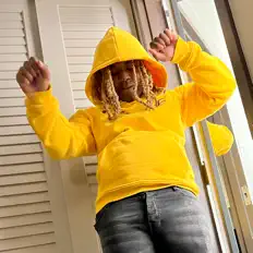 聆聽 Kayo、觀看音樂影片、閱讀小傳、查看巡演日期等！