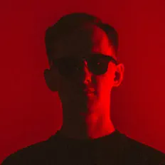 聆聽 Lupyro、觀看音樂影片、閱讀小傳、查看巡演日期等！