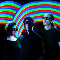 Dengarkan Red Echo Lab, tonton video musik, baca bio, lihat tanggal tur & lainnya!