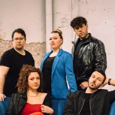 收听 Blended、观看音乐视频、阅读小传、查看巡演日期等 ！