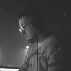 Écoutez J Bruus, regardez des vidéoclips, lisez la biographie, consultez les dates de tournée et plus encore !