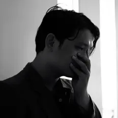 收听 Nắng、观看音乐视频、阅读小传、查看巡演日期等 ！