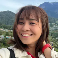 Poslechněte si interpreta Sheron Tan, sledujte hudební videa, přečtěte si životopis, podívejte se na data turné a další informace.