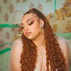 Ακούστε περιεχόμενο από Festive, παρακολουθήστε μουσικά βίντεο, διαβάστε το βιογραφικό, δείτε ημερομηνίες περιοδείας, και πολλά ακόμη!