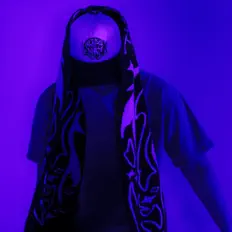 lvzythug을(를) 듣고, 뮤직 비디오를 보고, 약력을 읽고, 투어 일정 등을 확인하세요!