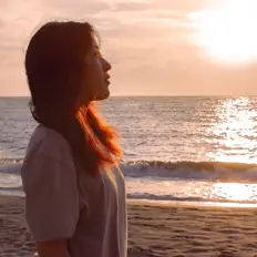 Escucha a 菫, mira videos musicales, lee su biografía, consulta las fechas de las gira y más.