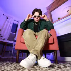 Escucha a Benn, mira videos musicales, lee su biografía, consulta las fechas de las gira y más.