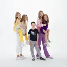 Escucha a About 5, mira vídeos musicales, lee la biografía, consulta fechas de giras y mucho más.