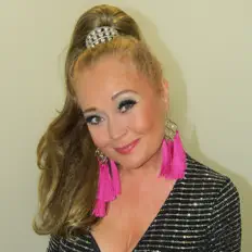 Ouça Sonia, assista a videoclipes, leia a biografia, veja as datas das turnês e mais!