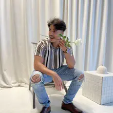 NYC Reemを聴いたり、ミュージックビデオを鑑賞したり、経歴やツアー日程などを確認したりしましょう！