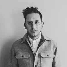 Poslechněte si interpreta Dan Mills, sledujte hudební videa, přečtěte si životopis, podívejte se na data turné a další informace.