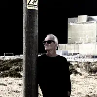 Écoutez undefined, regardez des vidéoclips, lisez la biographie, consultez les dates de tournée et plus encore !