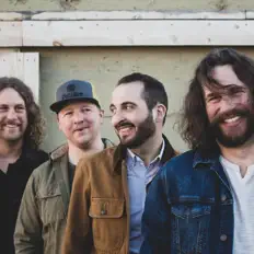 Violet Pilotを聴いたり、ミュージックビデオを鑑賞したり、経歴やツアー日程などを確認したりしましょう！