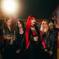 Hör dir undefined an, schau dir Musikvideos an, lies die Biografie, finde Tourdaten und mehr!