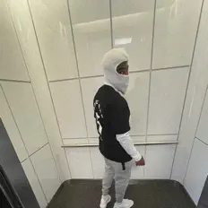 收听 BalenciMari、观看音乐视频、阅读小传、查看巡演日期等 ！