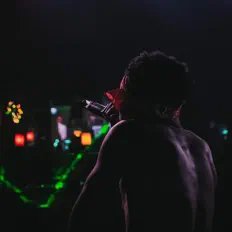 De'Sean Tarranceを聴いたり、ミュージックビデオを鑑賞したり、経歴やツアー日程などを確認したりしましょう！