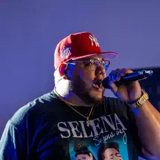 Ακούστε περιεχόμενο από 3R El Hijo Del Rey, παρακολουθήστε μουσικά βίντεο, διαβάστε το βιογραφικό, δείτε ημερομηνίες περιοδείας, και πολλά ακόμη!