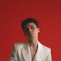 聆聽 Julius、觀看音樂影片、閱讀小傳、查看巡演日期等！