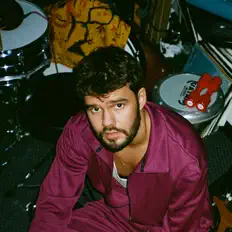 Posłuchaj wykonawcy Pinky Perzelle, obejrzyj teledyski, przeczytaj biografię, zobacz daty tras koncertowych i nie tylko!