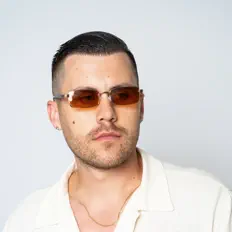 Cody Rayを聴いたり、ミュージックビデオを鑑賞したり、経歴やツアー日程などを確認したりしましょう！