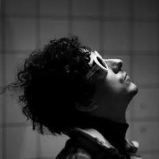 Andrre सुनें, म्यूज़िक वीडियो देखें, बायो पढ़ें, दौरे की तारीखें और बहुत कुछ देखें!