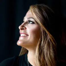 Poslechněte si interpreta Melissa Adams, sledujte hudební videa, přečtěte si životopis, podívejte se na data turné a další informace.