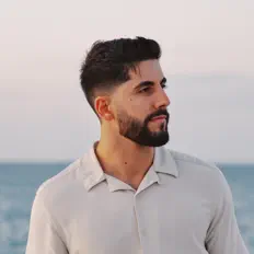 Sunset Floodを聴いたり、ミュージックビデオを鑑賞したり、経歴やツアー日程などを確認したりしましょう！