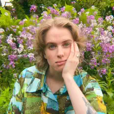 Emma Beckett सुनें, म्यूज़िक वीडियो देखें, बायो पढ़ें, दौरे की तारीखें और बहुत कुछ देखें!