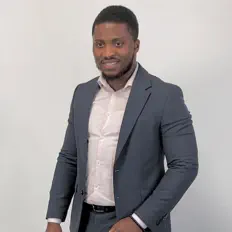 Luister naar Senior, bekijk muziekvideo's, lees de bio, bekijk de tourdata, en meer!