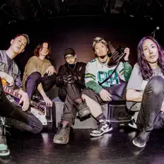 Dengarkan FooLiGANS, tonton video musik, baca bio, lihat tanggal tur & lainnya!