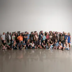 聆聽 VoxMusic、觀看音樂影片、閱讀小傳、查看巡演日期等！